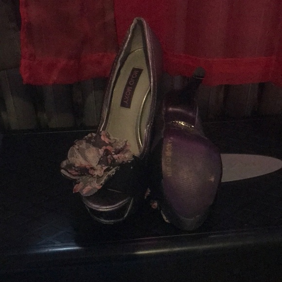 Shoes - Picture 2 of 3